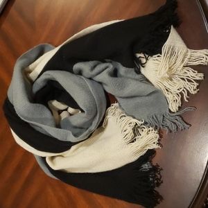 NEW Donni tri-colored chunky scarf - OS